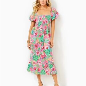 NWT Selah Short Sleeve Smocked Floral Midi Dress (Size Small)